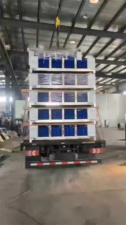 華礦集團一批洗靴機發往河南