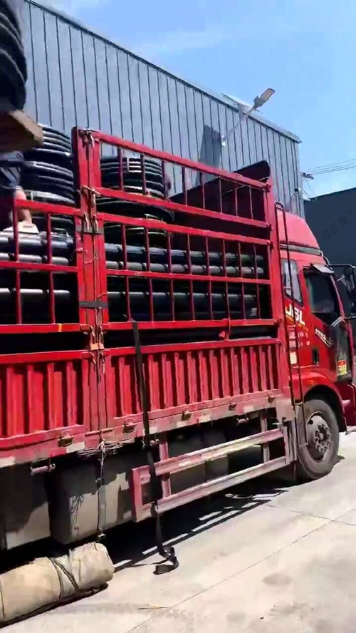 華礦集團一車穿線管發往新疆