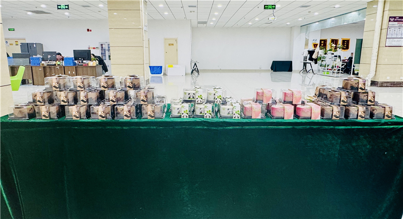 暖心驚喜季|華礦集團為全體員工發放甜點禮盒